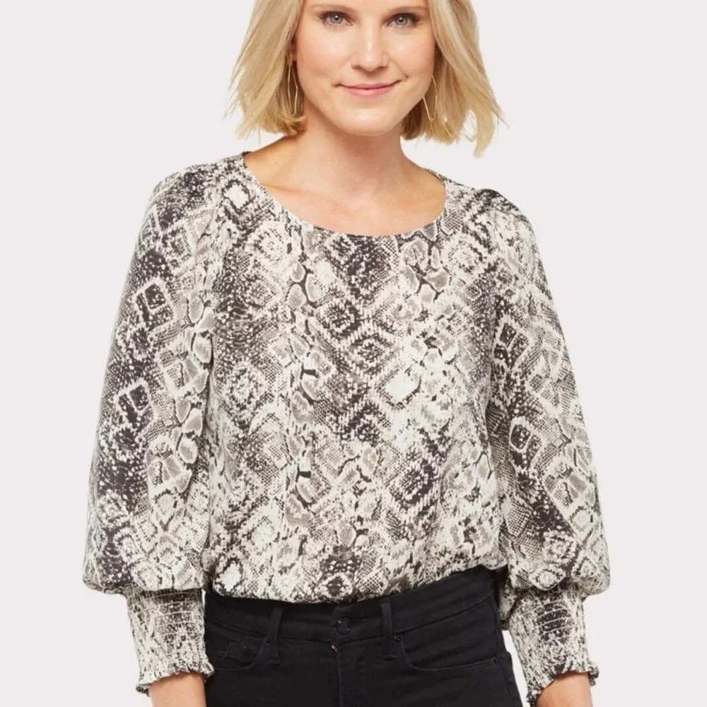 Evereve Allison Joy Lolo Snake Smocked Top. Size small.